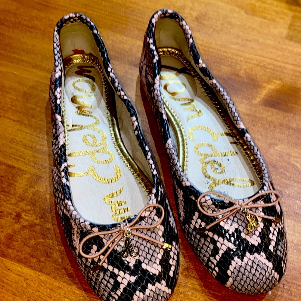 Pretty snake print balls flat.